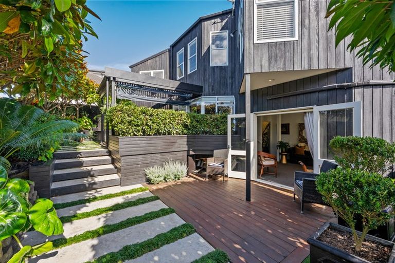 Photo of property in 1/19 Heathcote Road, Castor Bay, Auckland, 0620