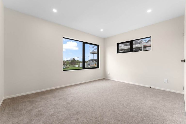 Photo of property in 12 Harbourside Parade, Hobsonville, 0616