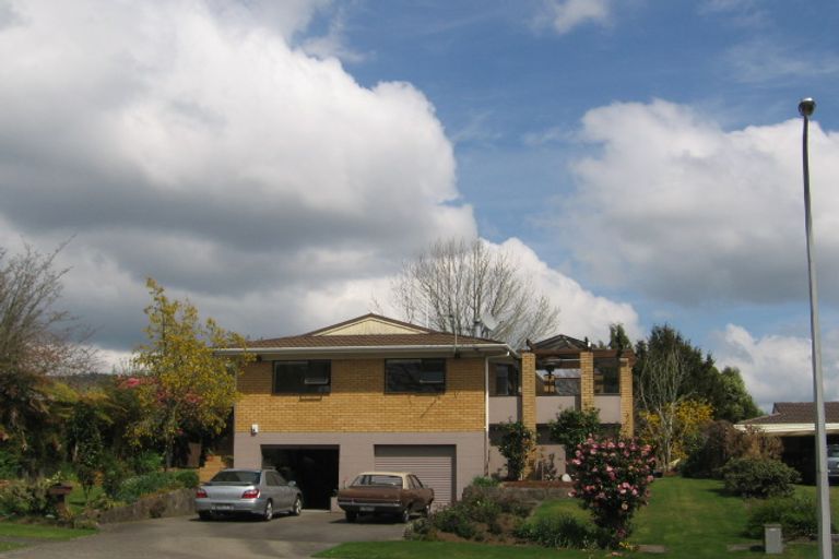 Photo of property in 21 Waitawa Place, Lynmore, Rotorua, 3010