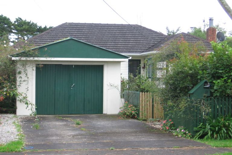 Photo of property in 8 Knox Road, Swanson, Auckland, 0612