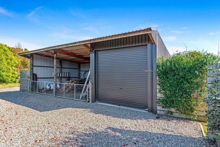 Photo of property in 1037 State Highway 1, Te Horo, Otaki, 5581