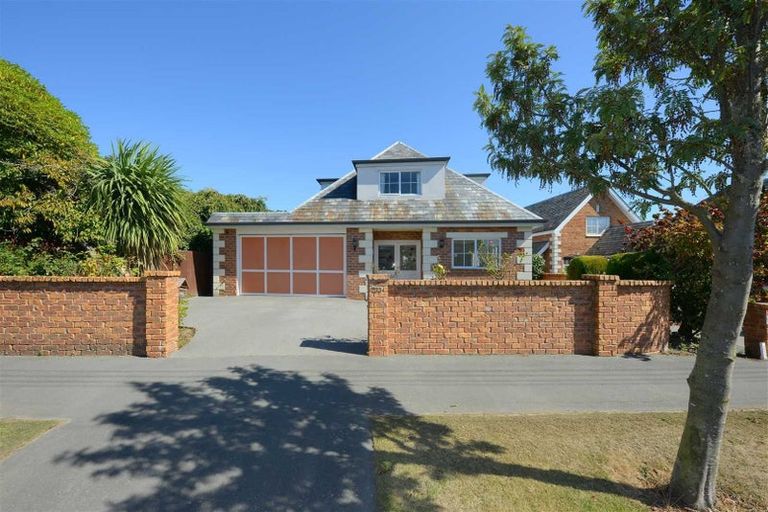 Photo of property in 233 Avonhead Road, Avonhead, Christchurch, 8042