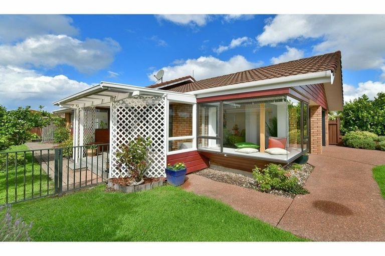 Photo of property in 29 Edward Avenue, Orewa, 0931