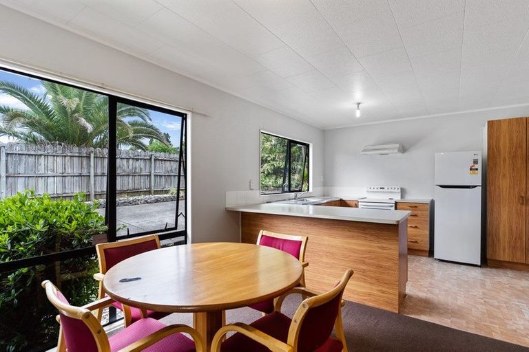 Photo of property in 76 Harmel Road, Glendene, Auckland, 0602