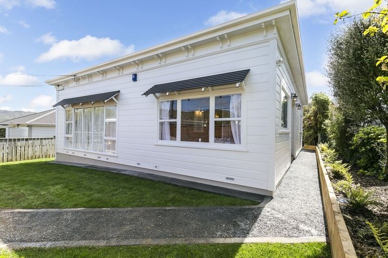 Photo of property in 198 Karori Road, Karori, Wellington, 6012