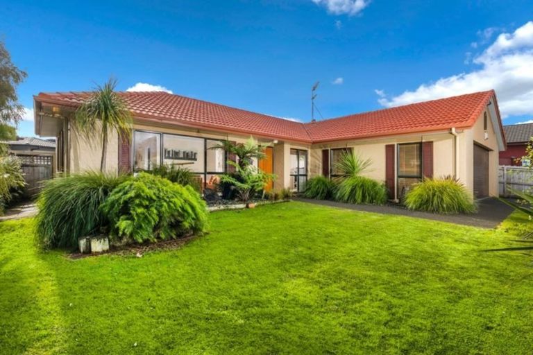Photo of property in 13 Admirals Court Drive, Greenhithe, Auckland, 0632