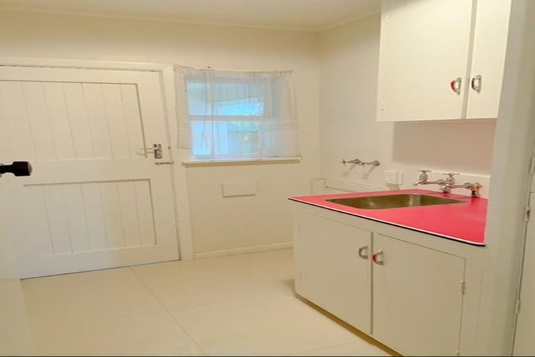Photo of property in 1/24 Quebec Road, Milford, Auckland, 0620