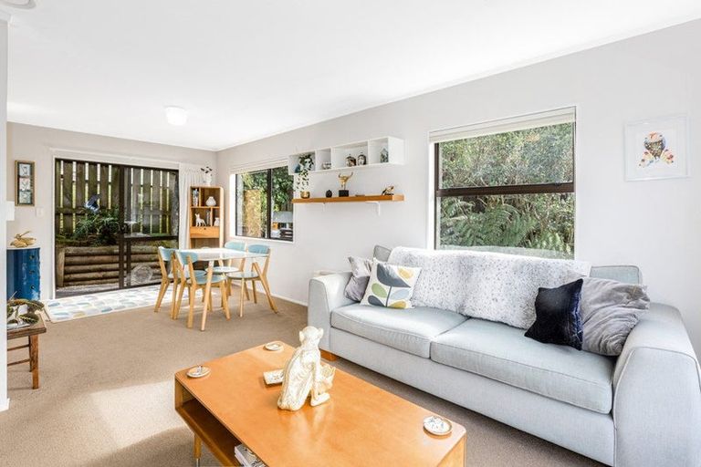 Photo of property in 25 John Witton Drive, Crofton Downs, Wellington, 6035