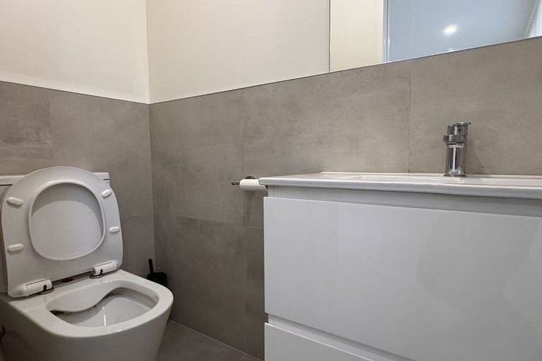 Photo of property in 45c Greenvalley Rise, Glenfield, Auckland, 0629