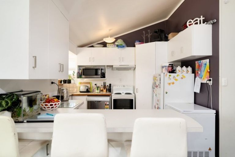 Photo of property in 144 Karewa Parade, Papamoa Beach, Papamoa, 3118