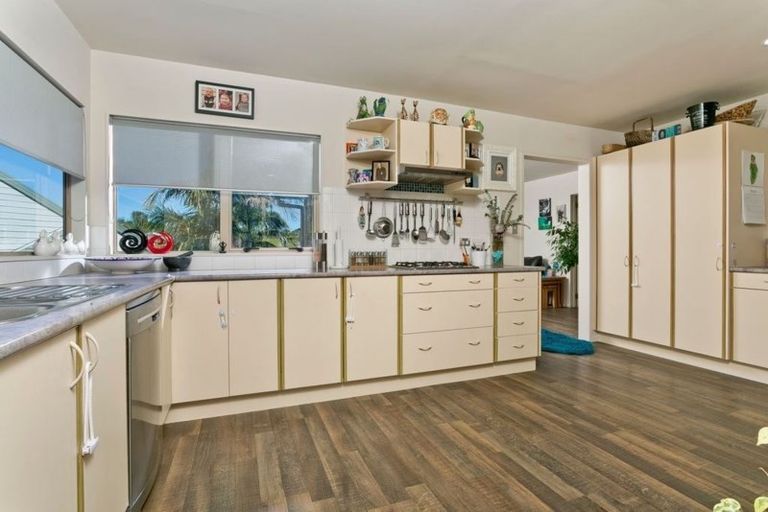 Photo of property in 7 Calypso Way, Unsworth Heights, Auckland, 0632