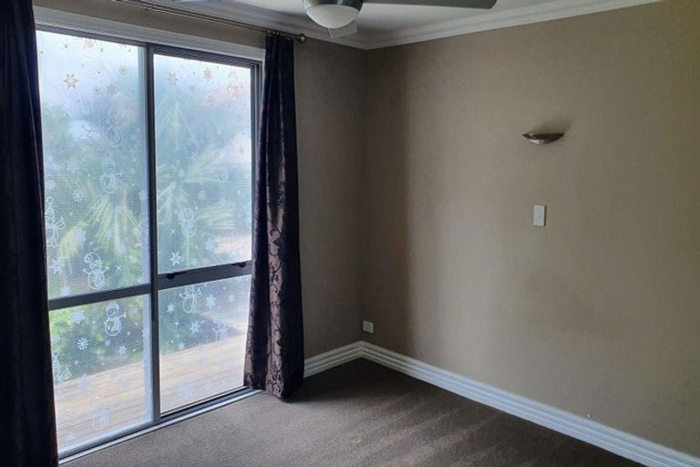 Photo of property in 27 Pahi Place, West Harbour, Auckland, 0618