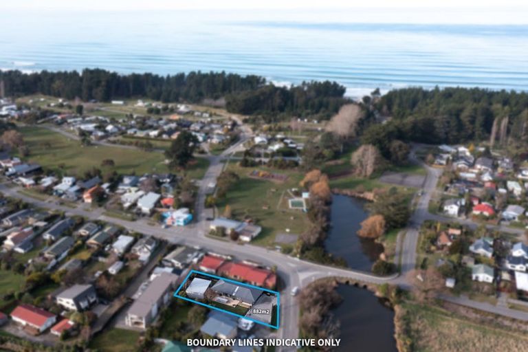 Photo of property in 4 Waikuku Beach Road, Waikuku Beach, 7473