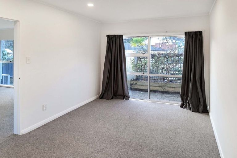 Photo of property in 1/8 Garth Lane, Maoribank, Upper Hutt, 5018