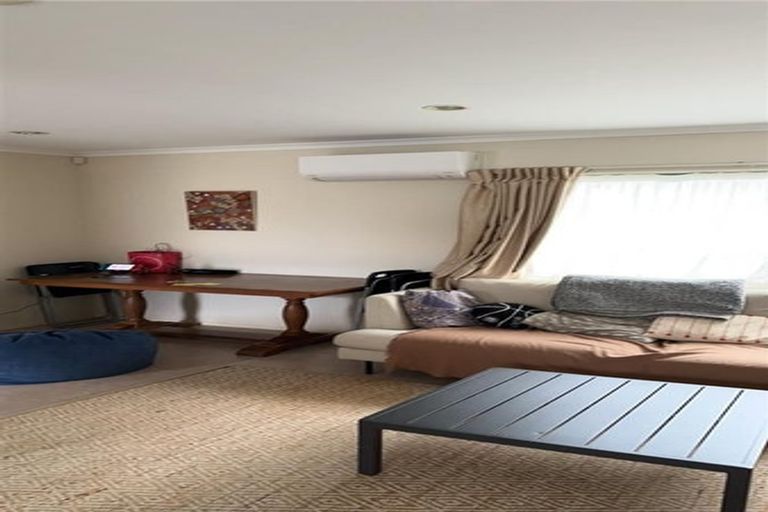 Photo of property in 24 Moor Avenue, Te Atatu Peninsula, Auckland, 0610