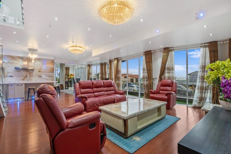 Photo of property in 54 Goodwood Drive, Goodwood Heights, Auckland, 2105