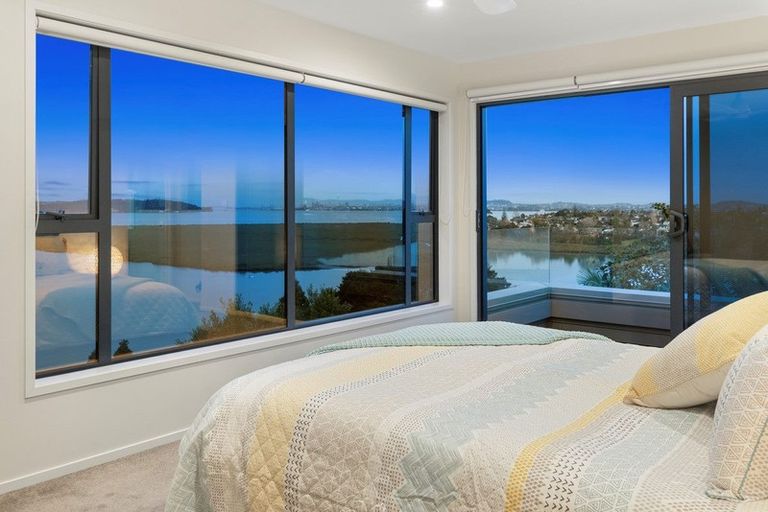 Photo of property in 187 West Harbour Drive, West Harbour, Auckland, 0618