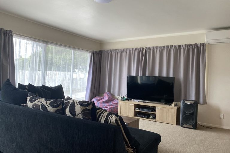 Photo of property in 1/114 Te Atatu Road, Te Atatu South, Auckland, 0610