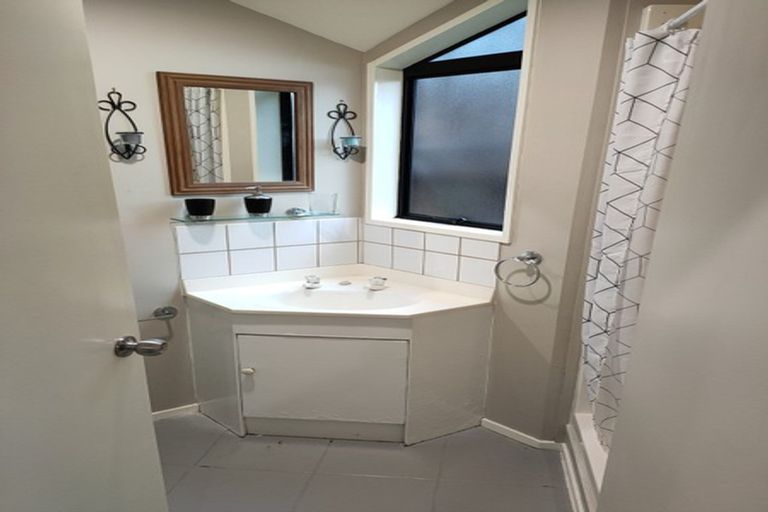 Photo of property in 19 Isobel Road, Greenhithe, Auckland, 0632