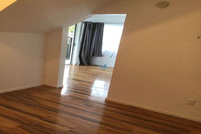 Photo of property in 1/22 Sandown Road, Rothesay Bay, Auckland, 0630