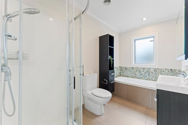 Photo of property in 24 Kiteroa Terrace, Rothesay Bay, Auckland, 0630