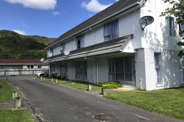 Photo of property in 4b Flock Grove, Fairfield, Lower Hutt, 5011