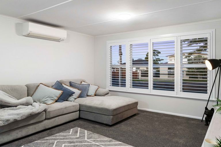 Photo of property in 24 Cobham Crescent, Kelston, Auckland, 0602