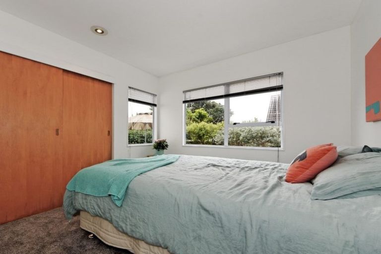 Photo of property in 29 Glucina Avenue, West Harbour, Auckland, 0618