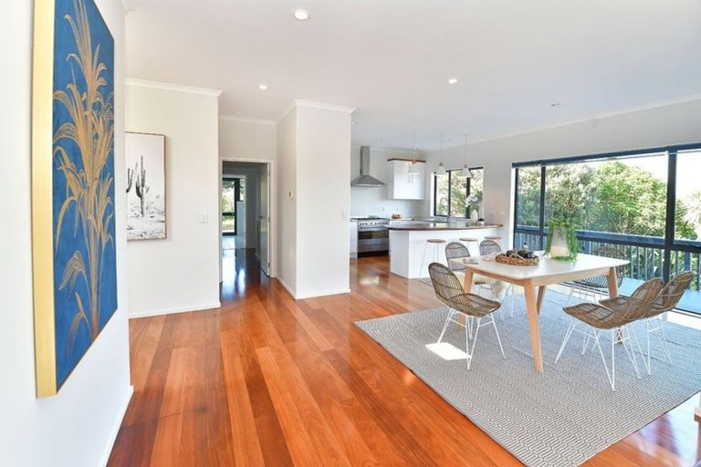 Photo of property in 80 Kittiwake Drive, Schnapper Rock, Auckland, 0632