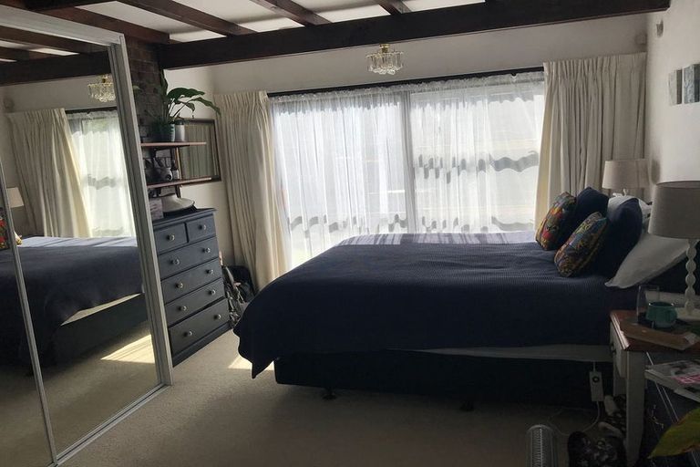 Photo of property in 2/5 Kegworth Place, Browns Bay, Auckland, 0630