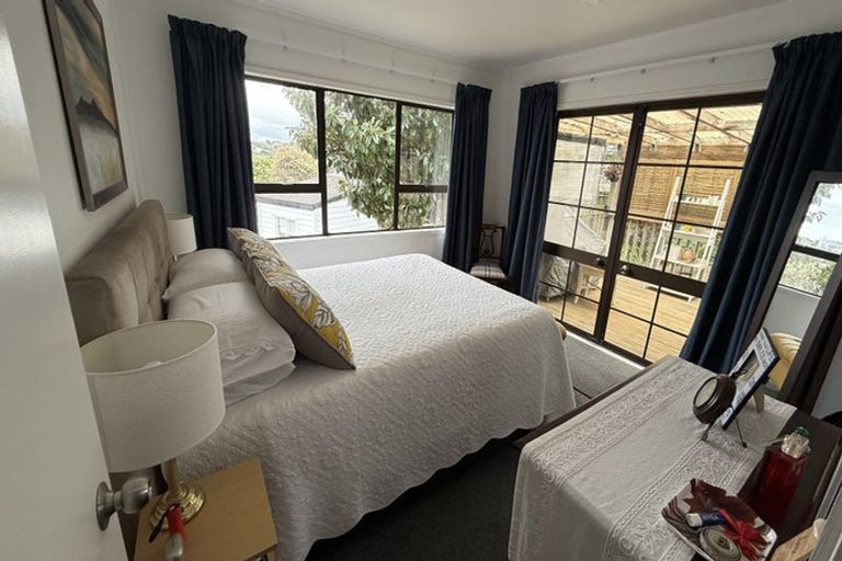 Photo of property in 2/15 Louise Place, Browns Bay, Auckland, 0630