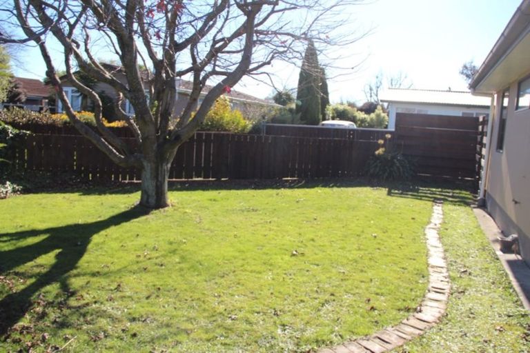 Photo of property in 6 Adams Place, Kelvin Grove, Palmerston North, 4414