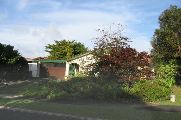 Photo of property in 6 Chatswood Grove, Chatswood, Auckland, 0626