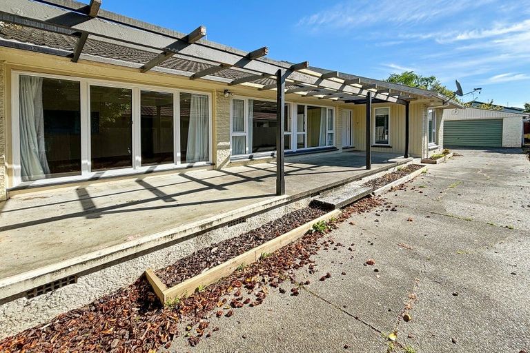 Photo of property in 5 Brookby Crescent, Avonhead, Christchurch, 8042