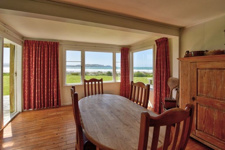 Photo of property in 501 Waikawa Curio Bay Road, Curio Bay, Tokanui, 9884