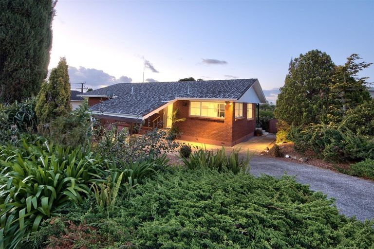 Photo of property in 12 Sunnylaw Place, Glen Eden, Auckland, 0602