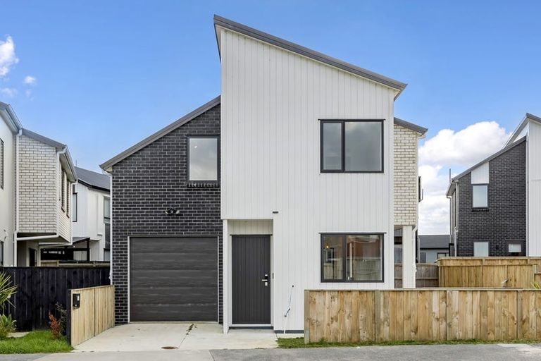 Photo of property in 18a Winfield Road, Kumeu, 0810