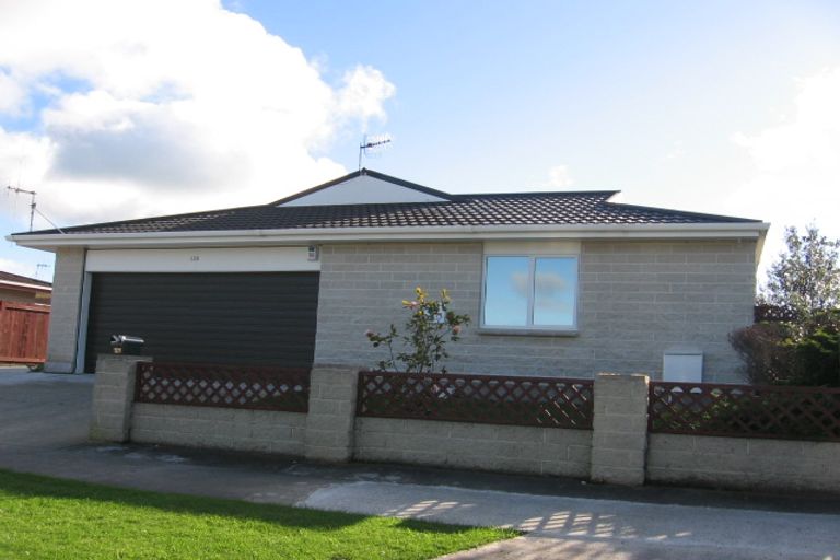 Photo of property in 128 John F Kennedy Drive, Milson, Palmerston North, 4414