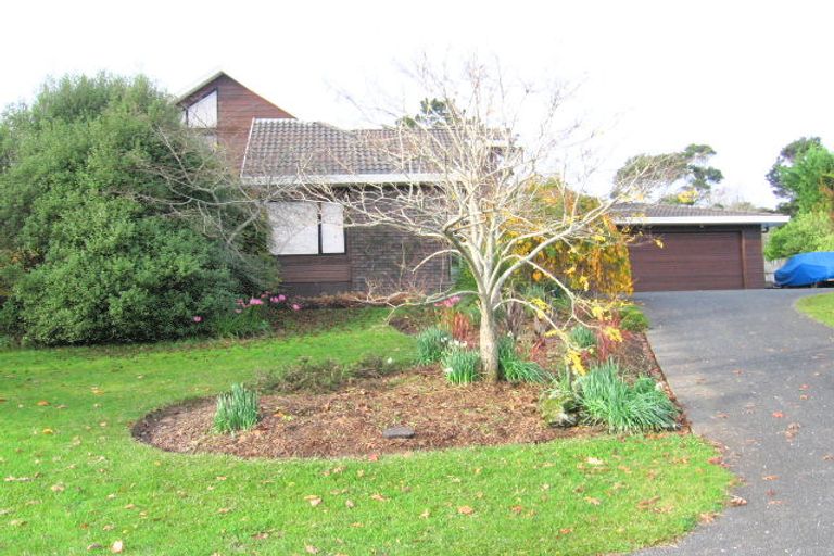 Photo of property in 28 Waipuia Place, Greenhithe, Auckland, 0632