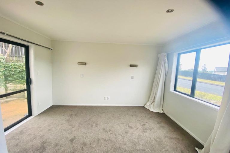 Photo of property in 27 Hale Crescent, Bayview, Auckland, 0629