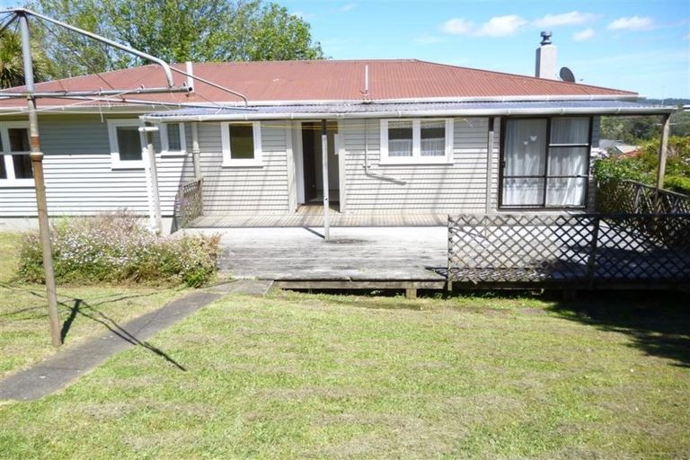 Photo of property in 4 Castaing Crescent, Te Atatu South, Auckland, 0610