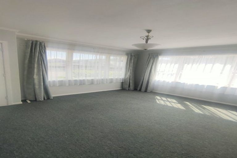 Photo of property in 1/3 Camp Street, Silverstream, Upper Hutt, 5019