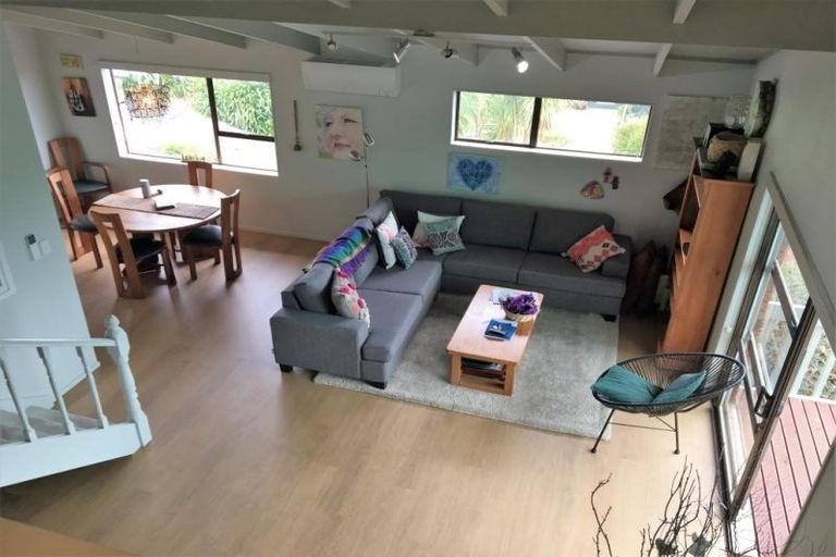 Photo of property in 1/42 Pokapu Street, Titirangi, Auckland, 0600