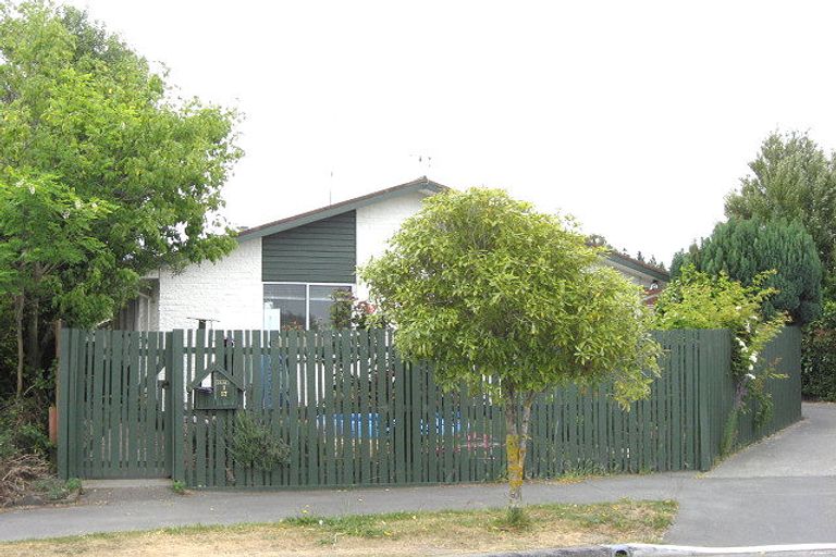 Photo of property in 1/17 Glen Place, Parklands, Christchurch, 8083