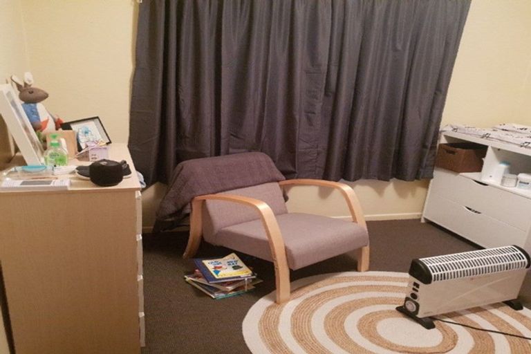 Photo of property in 27 Bellringer Crescent, Newlands, Wellington, 6037