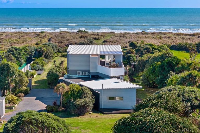 Photo of property in 114 Paetawa Road, Peka Peka, Waikanae, 5391