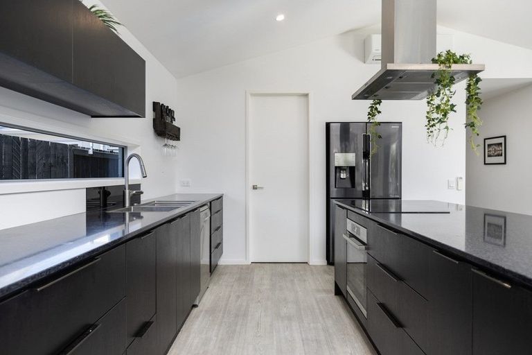 Photo of property in 27 Hiria Crescent, Papamoa Beach, Papamoa, 3118