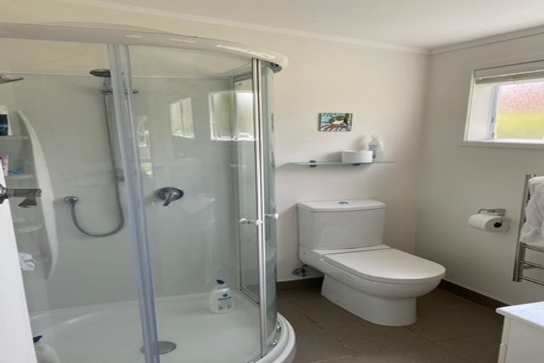 Photo of property in 4 Wharf Road, Te Atatu Peninsula, Auckland, 0610