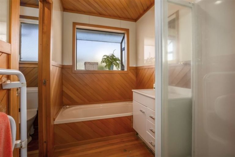 Photo of property in 31 Beazley Avenue, Paparangi, Wellington, 6037