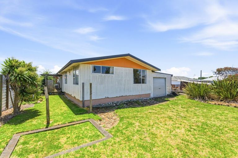 Photo of property in 51 Hinau Street, Castlecliff, Whanganui, 4501